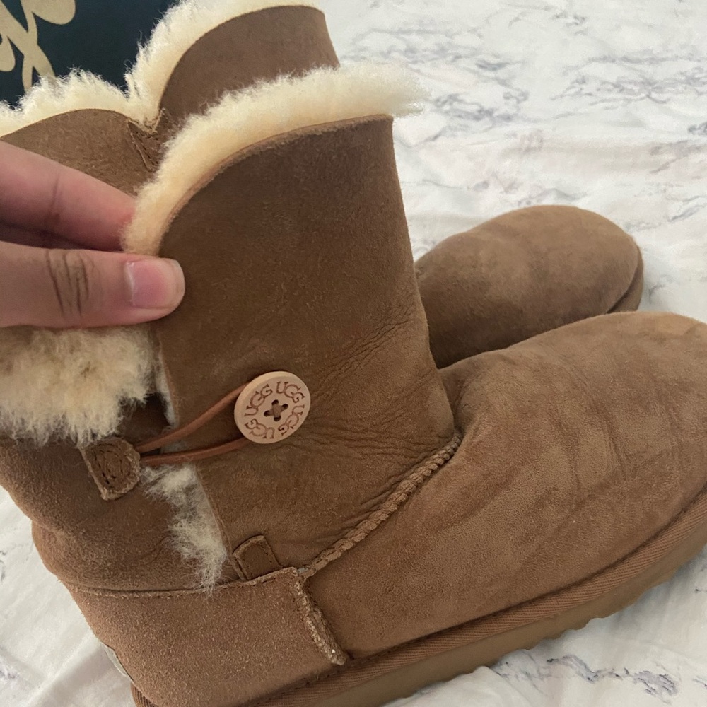 Uggs Bailey Button - image 1